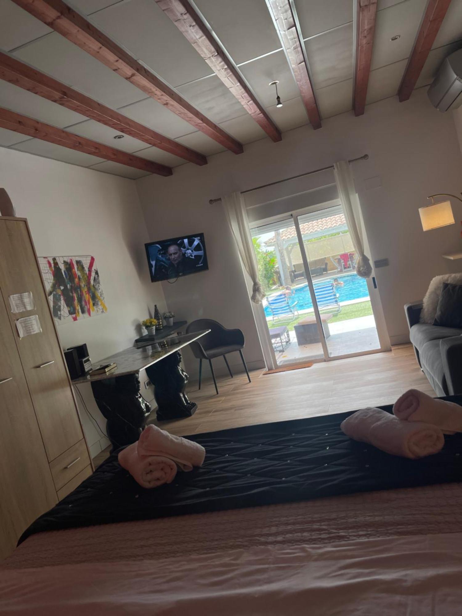 1 Habitacion Con Bano Privado Frente A La Piscina, Maximo Para 4 Personas, No Es La Casa Completa,1Cama Y 1 Sofa-Cama San Vicente Raspeig Buitenkant foto